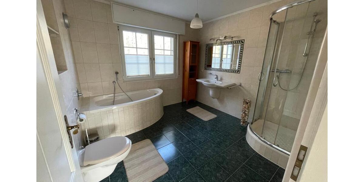 Etagenwohnung Reichshof - 7 Zimmer, 156 m&sup2;, 285.000&euro; | Angebot:26994427