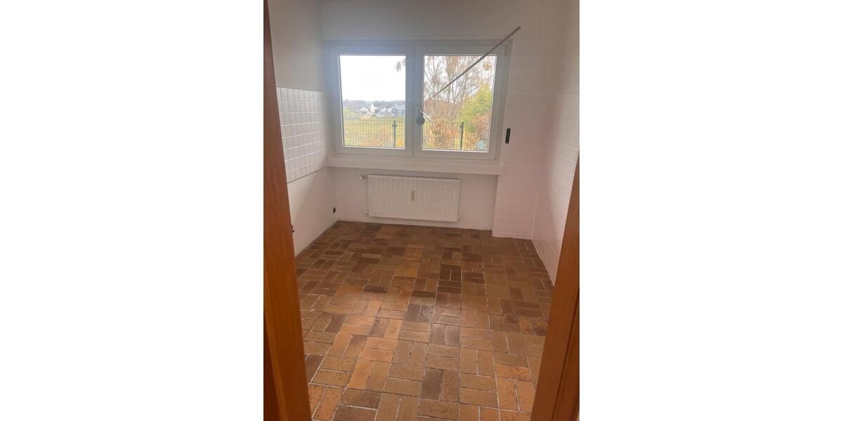 Erdgeschoßwohnung Wermelskirchen - 3 Zimmer, 101 m&sup2;, 1.300&euro; | Angebot:26034971