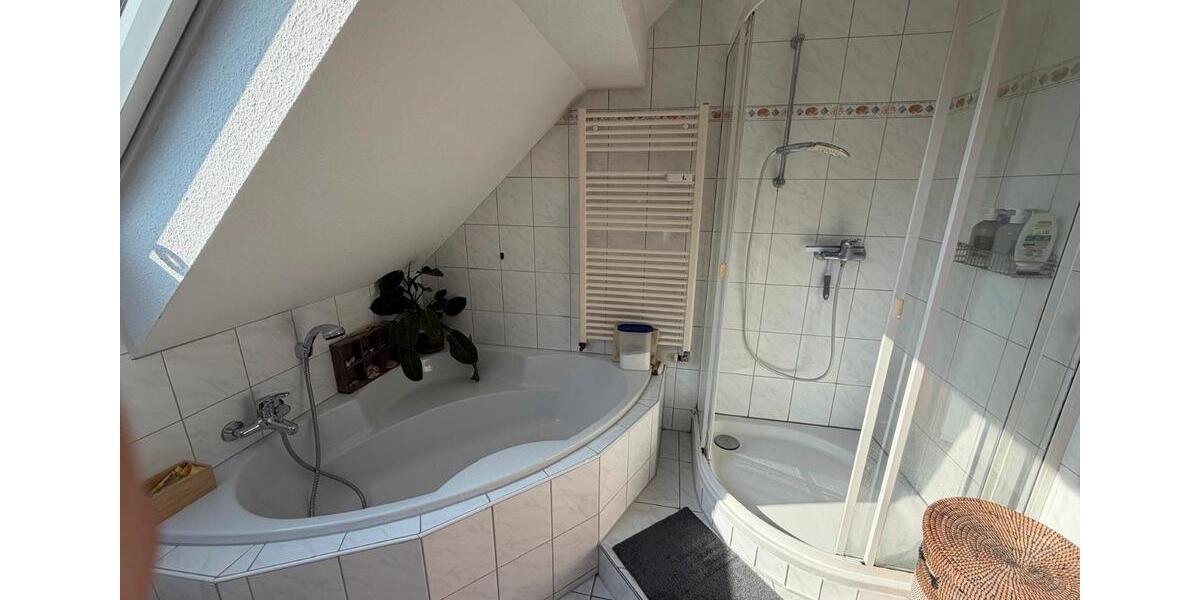 Dachgeschoßwohnung Wermelskirchen - 2.5 Zimmer, 95 m&sup2;, 690&euro; | Angebot:27553729
