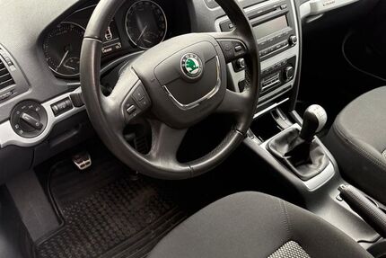 Skoda Octavia 146.000 km 8.990 &euro; wenden 57482