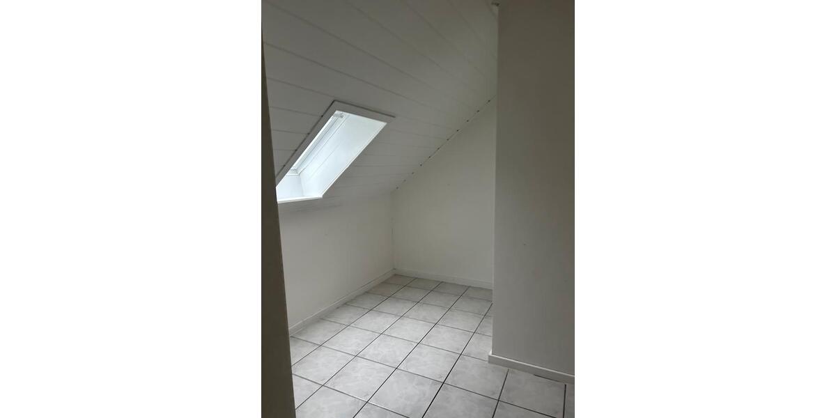 Dachgeschoßwohnung Morsbach - 3 Zimmer, 95 m&sup2;, 700&euro; | Angebot:25858710