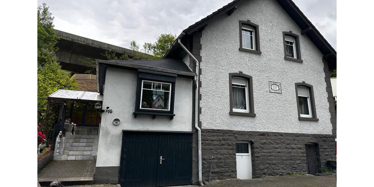 Einfamilienhaus Gummersbach Berstig Süd - 8 Zimmer, 183 m&sup2;, 360.000&euro; | Angebot:26613918