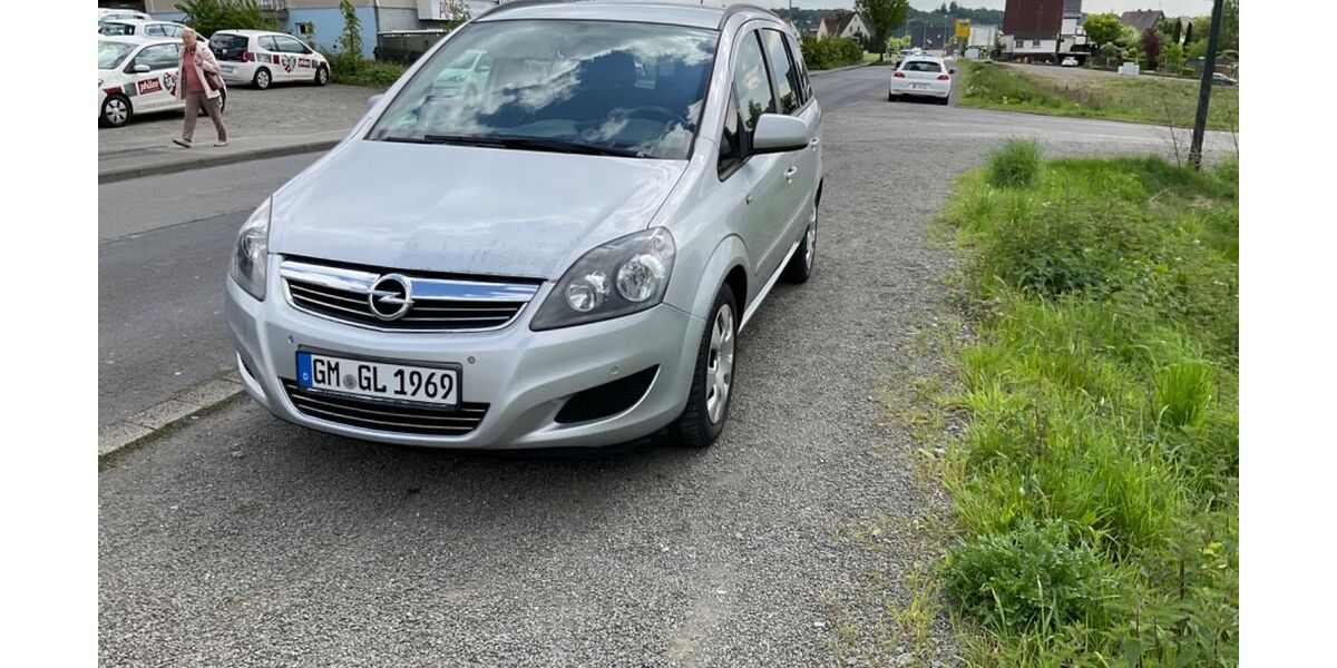 Opel Zafira 145.000 km 5.999 &euro; Waldbröl 51545