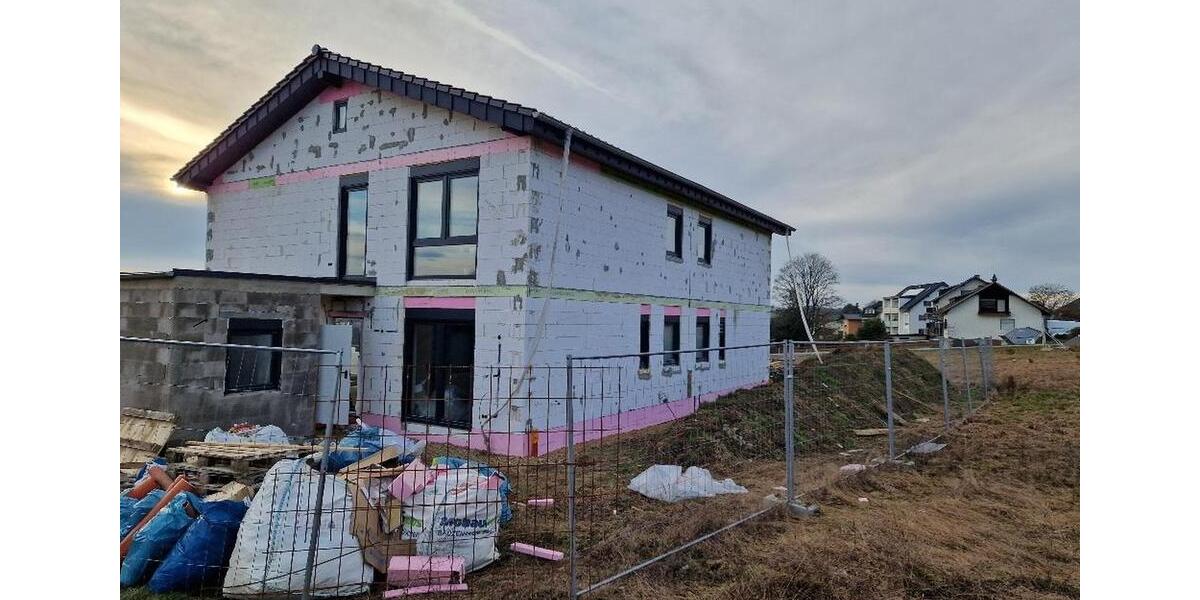 Doppelhaushälfte Waldbröl - 4 Zimmer, 130 m&sup2;, 1.500&euro; | Angebot:26443329