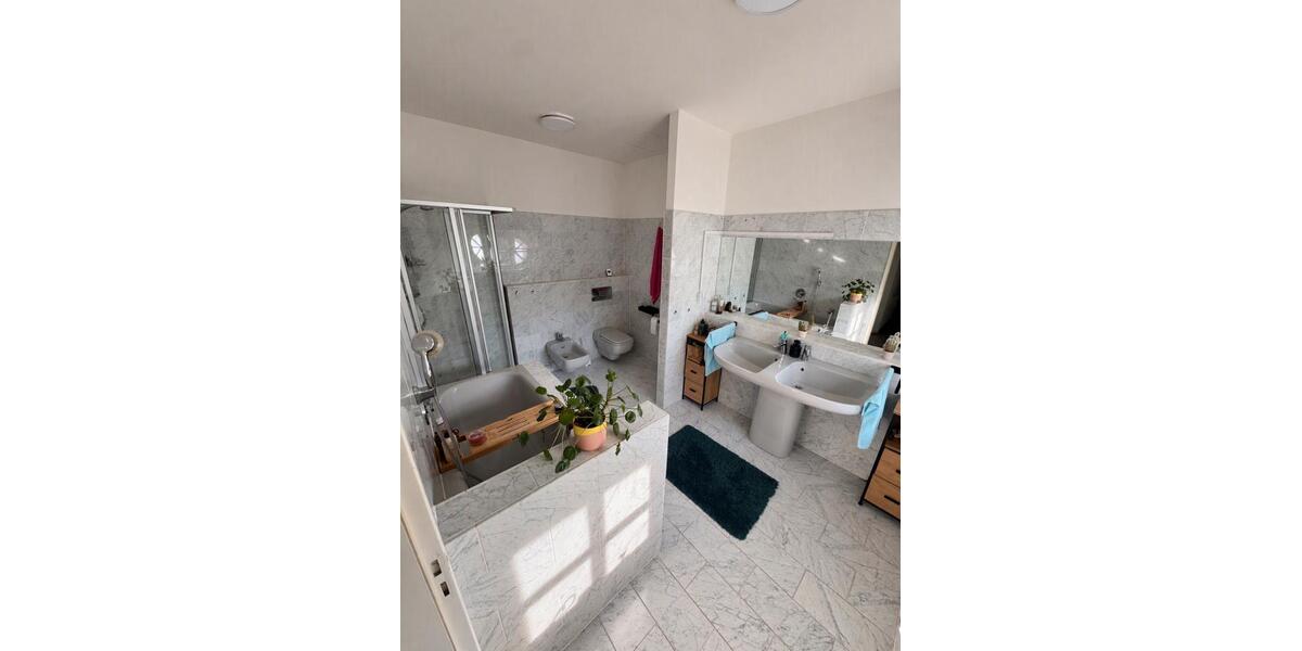 Dachgeschoßwohnung Gummersbach Berstig Süd - 3 Zimmer, 122 m&sup2;, 1.050&euro; | Angebot:27590817