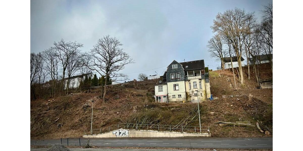 Einfamilienhaus Gummersbach Berstig Süd - 8 Zimmer, 331 m&sup2;, 135.000&euro; | Angebot:25126932