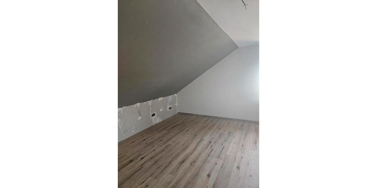 Dachgeschoßwohnung Windeck - 3 Zimmer, 85 m&sup2;, 980&euro; | Angebot:26044654
