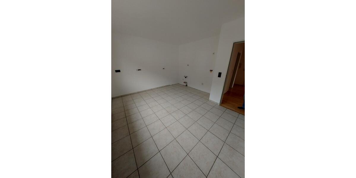 Hochparterre Gummersbach Berstig Süd - 2 Zimmer, 75 m&sup2;, 590&euro; | Angebot:25633250