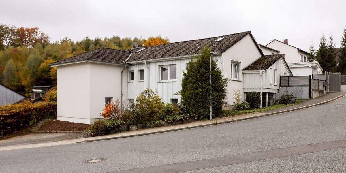 Mehrfamilienhaus, Wohnhaus Lüdenscheid Stüttinghausen - 9 Zimmer, 349 m&sup2;, 399.000&euro; | Angebot:26117799