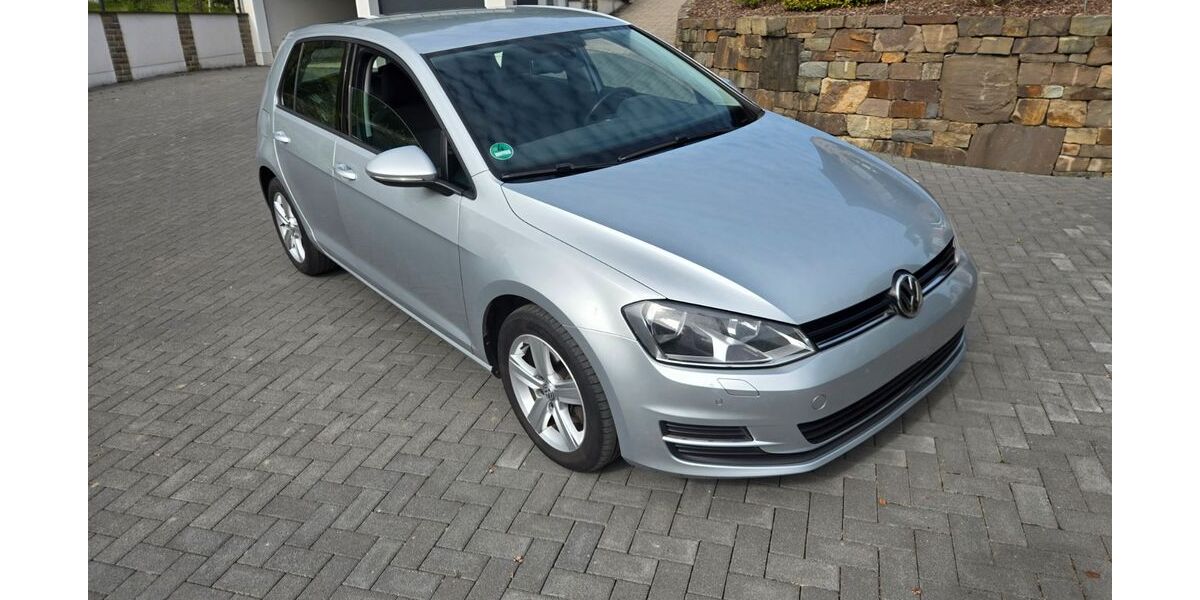 VW Golf 130.000 km 8.500 &euro; Lindlar 51789