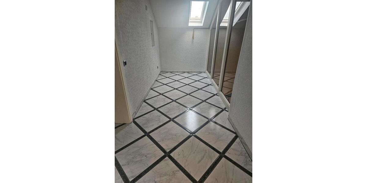 Dachgeschoßwohnung Windeck - 3 Zimmer, 85 m&sup2;, 980&euro; | Angebot:26044654