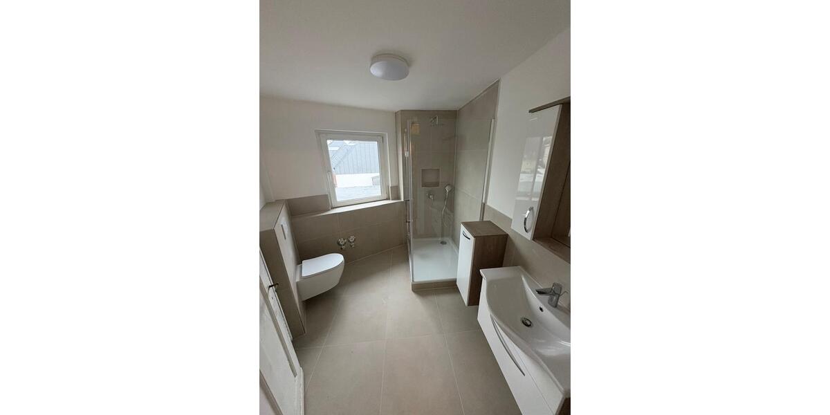 Dachgeschoßwohnung Wermelskirchen - 3 Zimmer, 89 m&sup2;, 950&euro; | Angebot:26194914