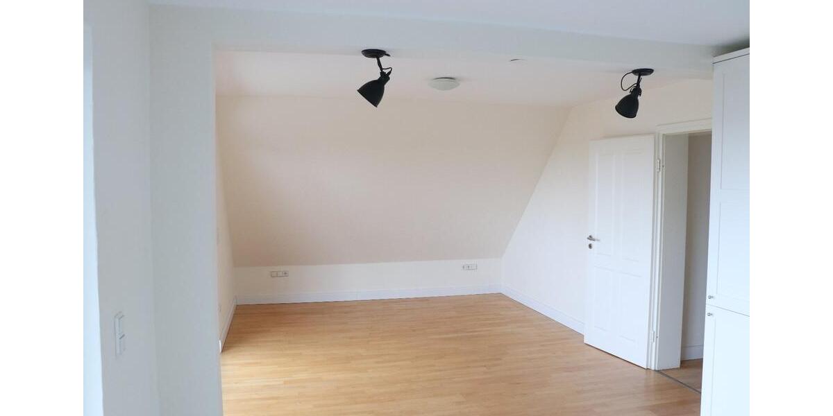 Dachgeschoßwohnung Overath - 2.5 Zimmer, 74 m&sup2;, 860&euro; | Angebot:27605581