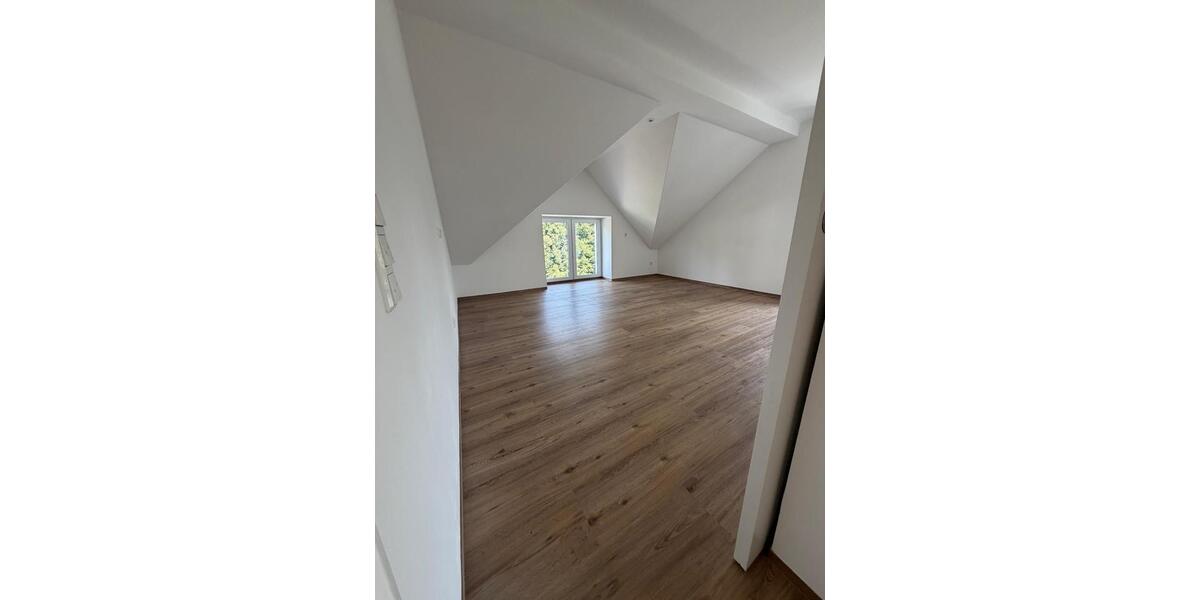 Dachgeschoßwohnung Marienheide - 4 Zimmer, 78 m&sup2;, 820&euro; | Angebot:27539627
