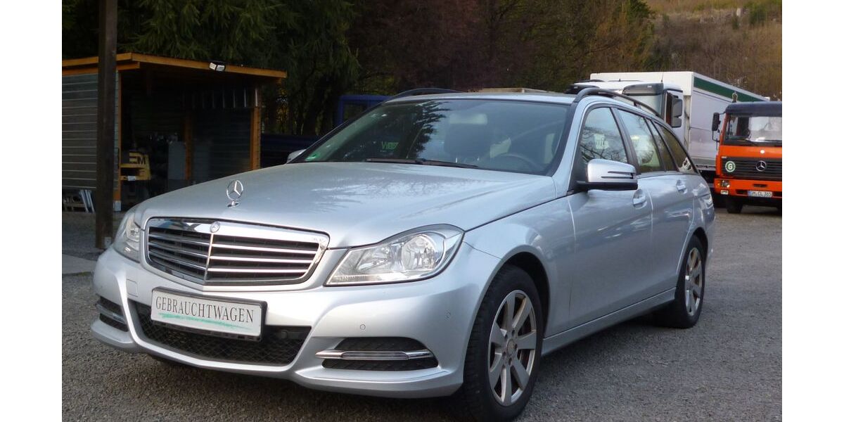 Mercedes-Benz C 180 351.495 km 2.980 &euro; Gummersbach 51643