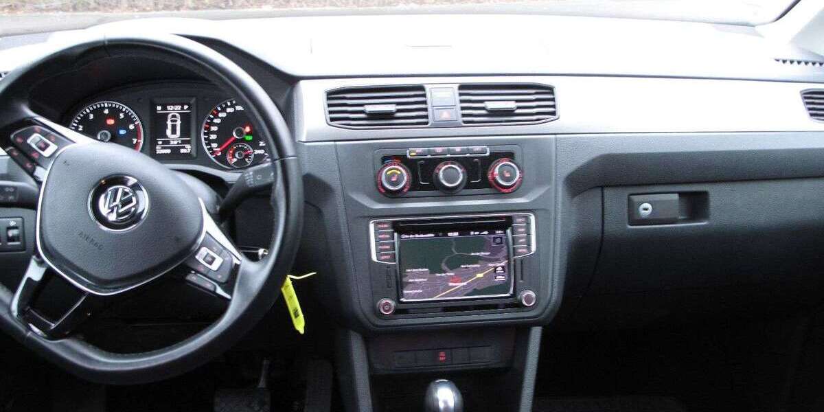 VW Caddy 1,4 TGI CNG BI-Xenon Heckflügel 5-Sitzer 32.000 km 16.887 &euro; Bergneustadt 51702