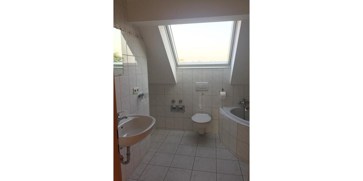 Dachgeschoßwohnung Wermelskirchen - 2.5 Zimmer, 95 m&sup2;, 690&euro; | Angebot:27553729