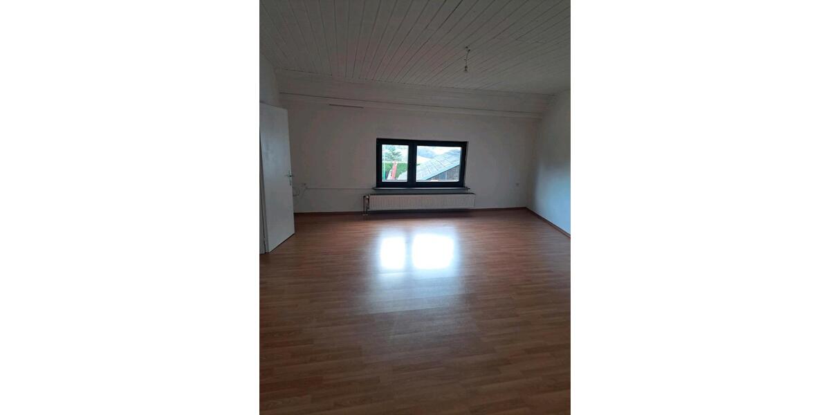 Etagenwohnung Overath - 3 Zimmer, 100 m&sup2;, 9&euro; | Angebot:23806876