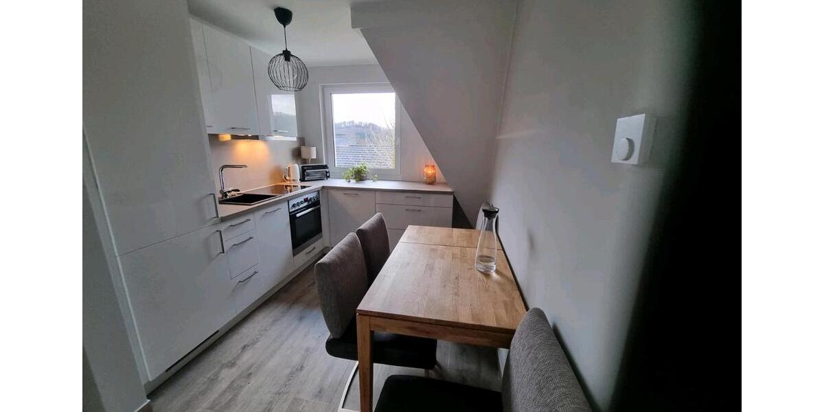 Dachgeschoßwohnung Gummersbach - 4 Zimmer, 100 m&sup2;, 1.200&euro; | Angebot:25976776