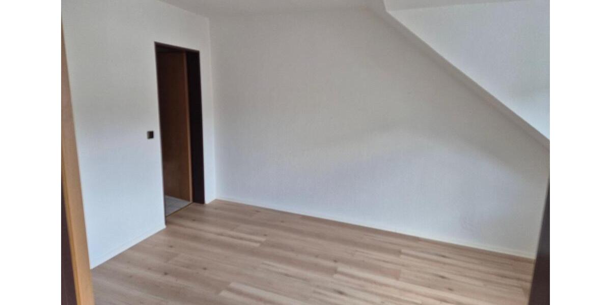Dachgeschoßwohnung Gummersbach Berstig Süd - 1.5 Zimmer, 35 m&sup2;, 375&euro; | Angebot:26439673