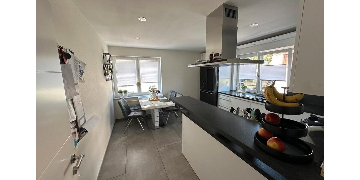 Einfamilienhaus Bergneustadt - 7 Zimmer, 240 m&sup2;, 570.000&euro; | Angebot:26326060