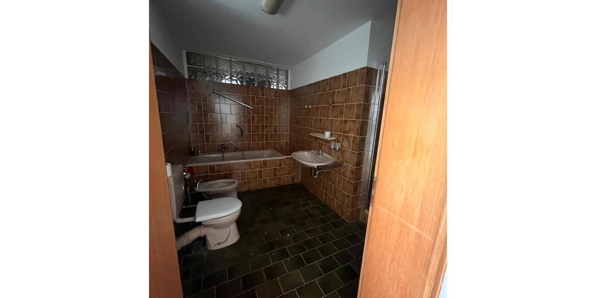 Erdgeschoßwohnung Wermelskirchen - 3 Zimmer, 101 m&sup2;, 1.300&euro; | Angebot:26034971