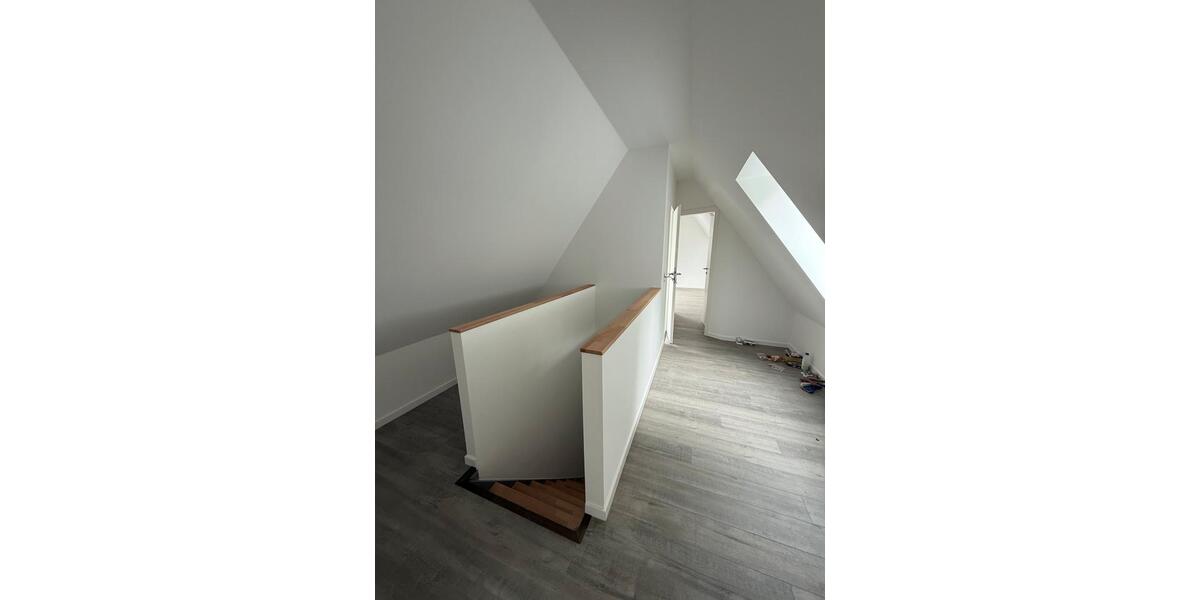 Dachgeschoßwohnung Engelskirchen - 4 Zimmer, 85 m&sup2;, 900&euro; | Angebot:27547849