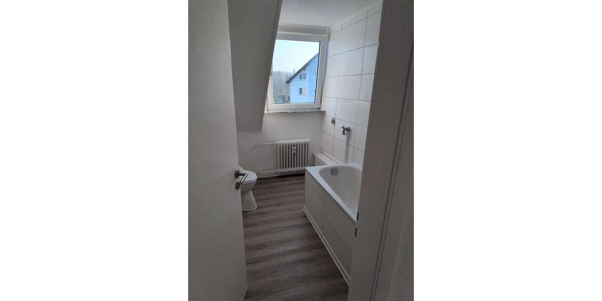 Dachgeschoßwohnung Freudenberg - 3 Zimmer, 64 m&sup2;, 608&euro; | Angebot:26147175
