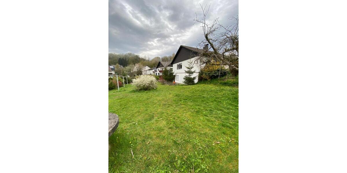 Einfamilienhaus Gummersbach Berstig Süd - 5 Zimmer, 150 m&sup2;, 1.000&euro; | Angebot:25371516