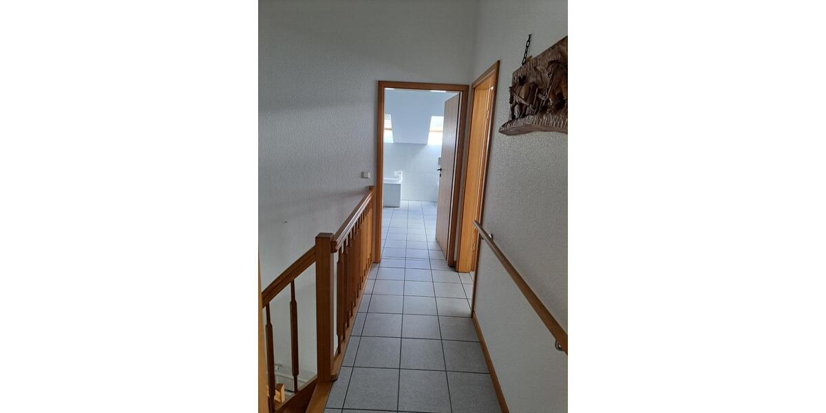 Etagenwohnung Lindlar - 3 Zimmer, 130 m&sup2;, 1.400&euro; | Angebot:25929431