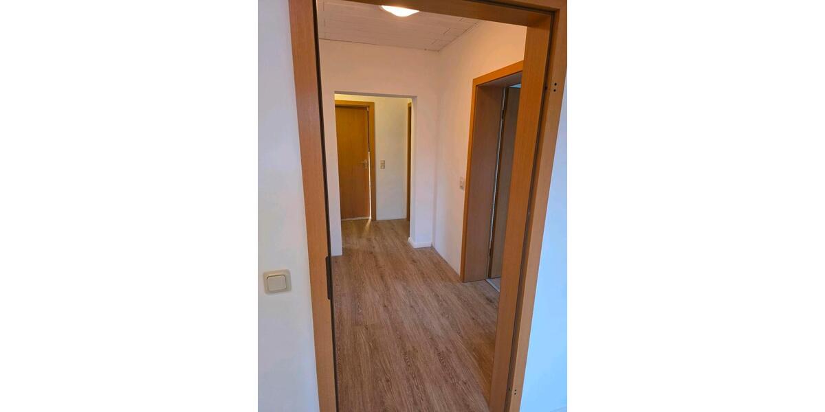 Dachgeschoßwohnung Gummersbach - 3 Zimmer, 75 m&sup2;, 750&euro; | Angebot:25862473