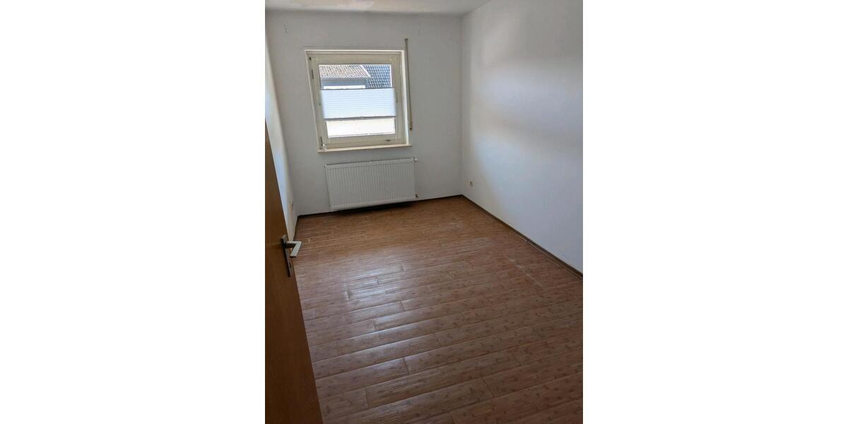 Reihenhaus Lüdenscheid Staberg - 8 Zimmer, 140 m&sup2;, 280.000&euro; | Angebot:25612977