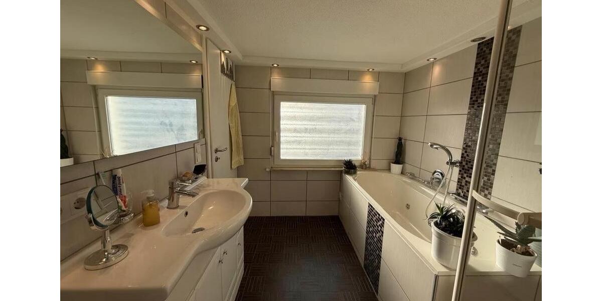 Etagenwohnung Olpe - 7 Zimmer, 163 m&sup2;, 1.450&euro; | Angebot:26415673