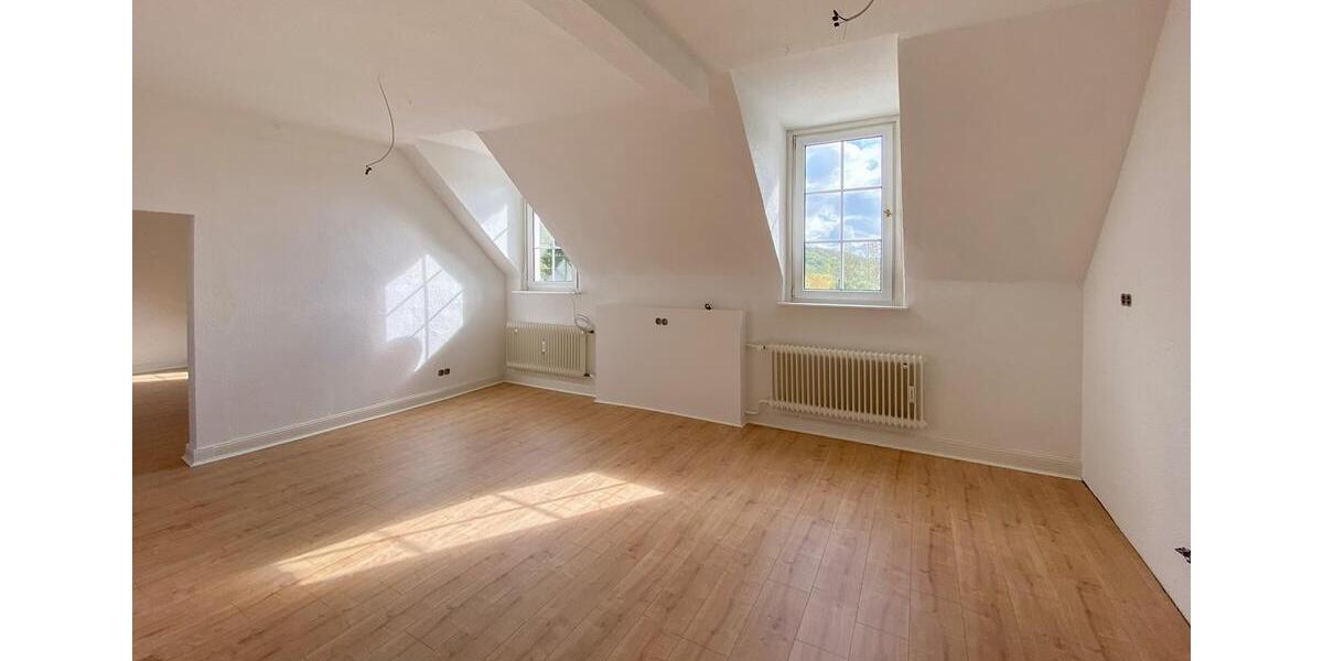 Dachgeschoßwohnung Morsbach - 4 Zimmer, 155 m&sup2;, 950&euro; | Angebot:23181341