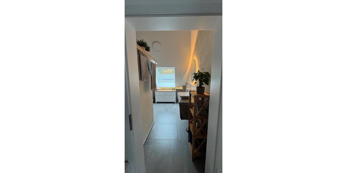 Dachgeschoßwohnung Gummersbach Berstig Süd - 3 Zimmer, 80 m&sup2;, 1.385&euro; | Angebot:27542049