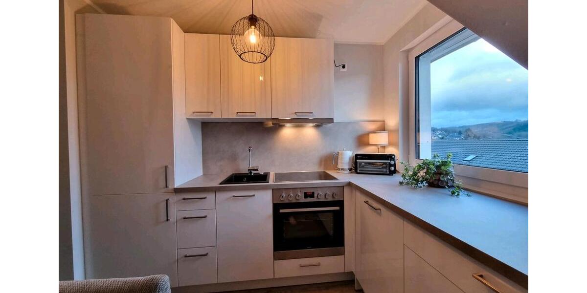 Dachgeschoßwohnung Gummersbach - 4 Zimmer, 100 m&sup2;, 1.200&euro; | Angebot:25976776