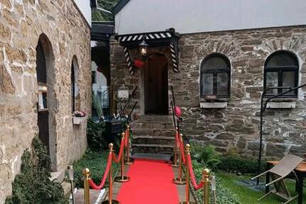 Haus Radevormwald - 8 Zimmer, 350 m&sup2;, 3.900&euro; | Angebot:25957722