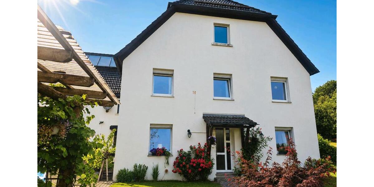 Bauernhaus, Landhaus Meinerzhagen - 4 Zimmer, 160 m&sup2;, 575.000&euro; | Angebot:27440691