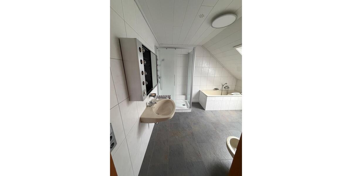 Etagenwohnung Waldbröl - 5 Zimmer, 112 m&sup2;, 990&euro; | Angebot:27549528