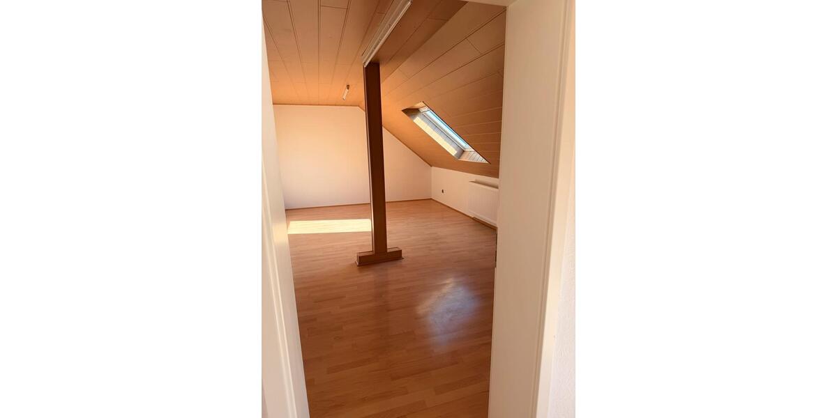Dachgeschoßwohnung Gummersbach Berstig Süd - 3 Zimmer, 84 m&sup2;, 625&euro; | Angebot:27568626