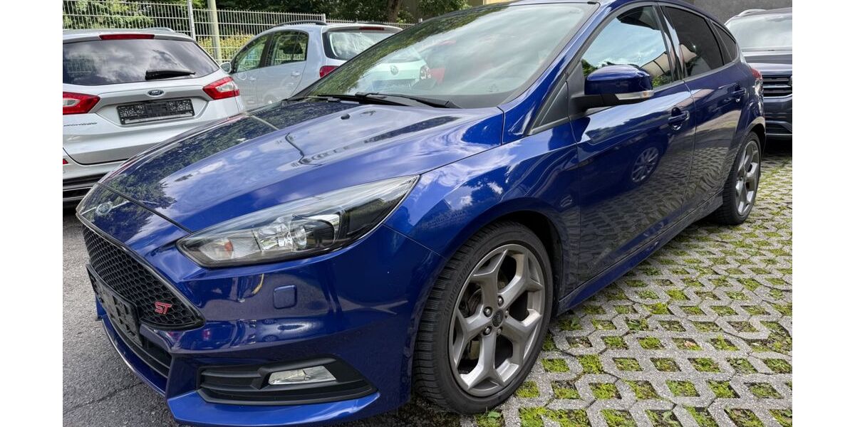 Ford Focus 92.000 km 15.990 &euro; Lüdenscheid 58507