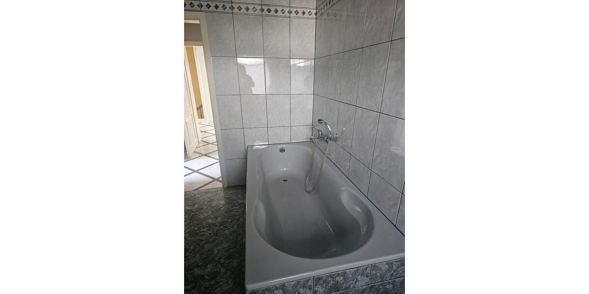 Dachgeschoßwohnung Windeck - 3 Zimmer, 85 m&sup2;, 980&euro; | Angebot:26044654