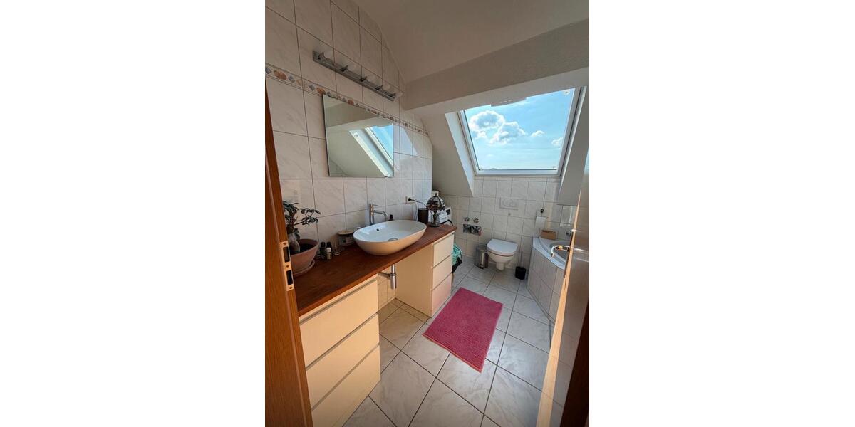 Dachgeschoßwohnung Wermelskirchen - 2.5 Zimmer, 95 m&sup2;, 690&euro; | Angebot:27553729