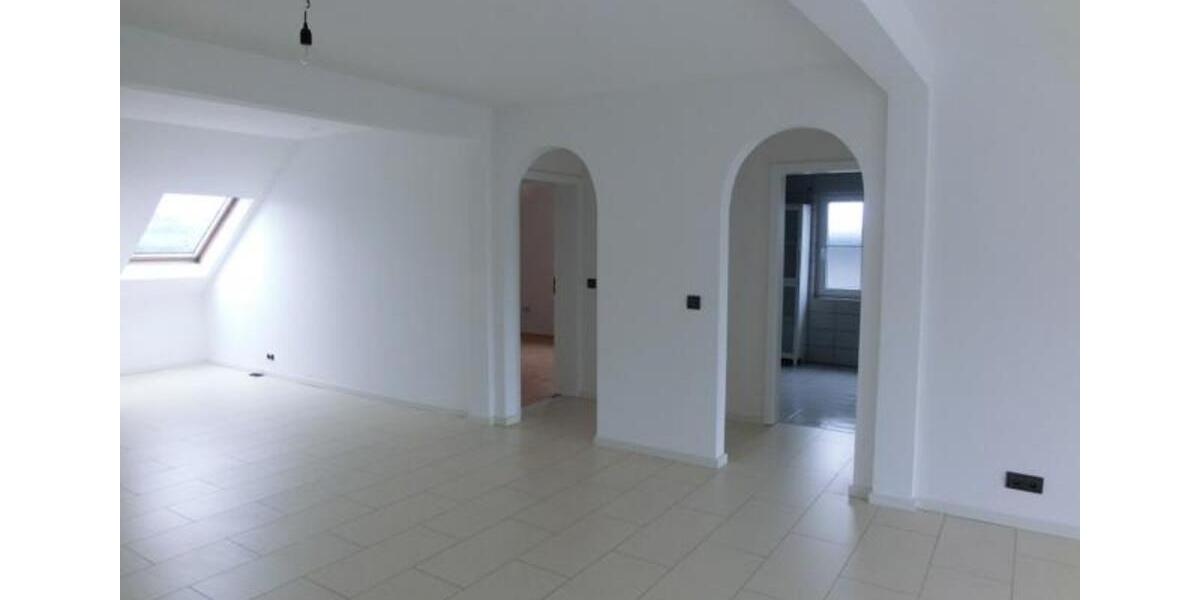 Dachgeschoßwohnung Wiehl - 3 Zimmer, 107 m&sup2;, 920&euro; | Angebot:25838937