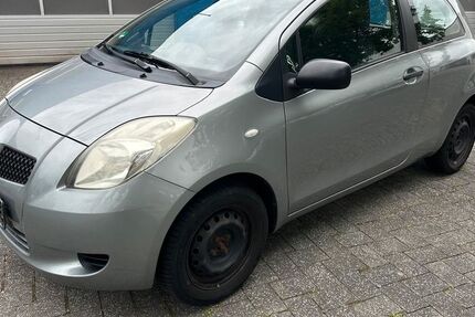 Toyota Yaris 210.000 km 999 &euro; Gummersbach 51645