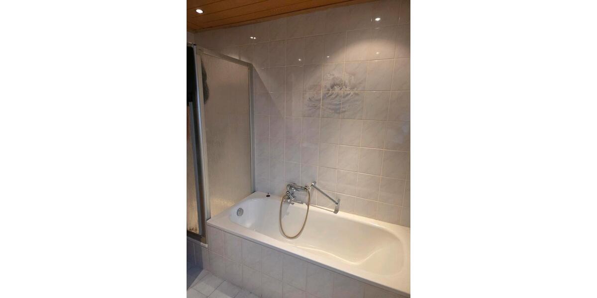 Dachgeschoßwohnung Gummersbach - 3 Zimmer, 75 m&sup2;, 750&euro; | Angebot:25862473