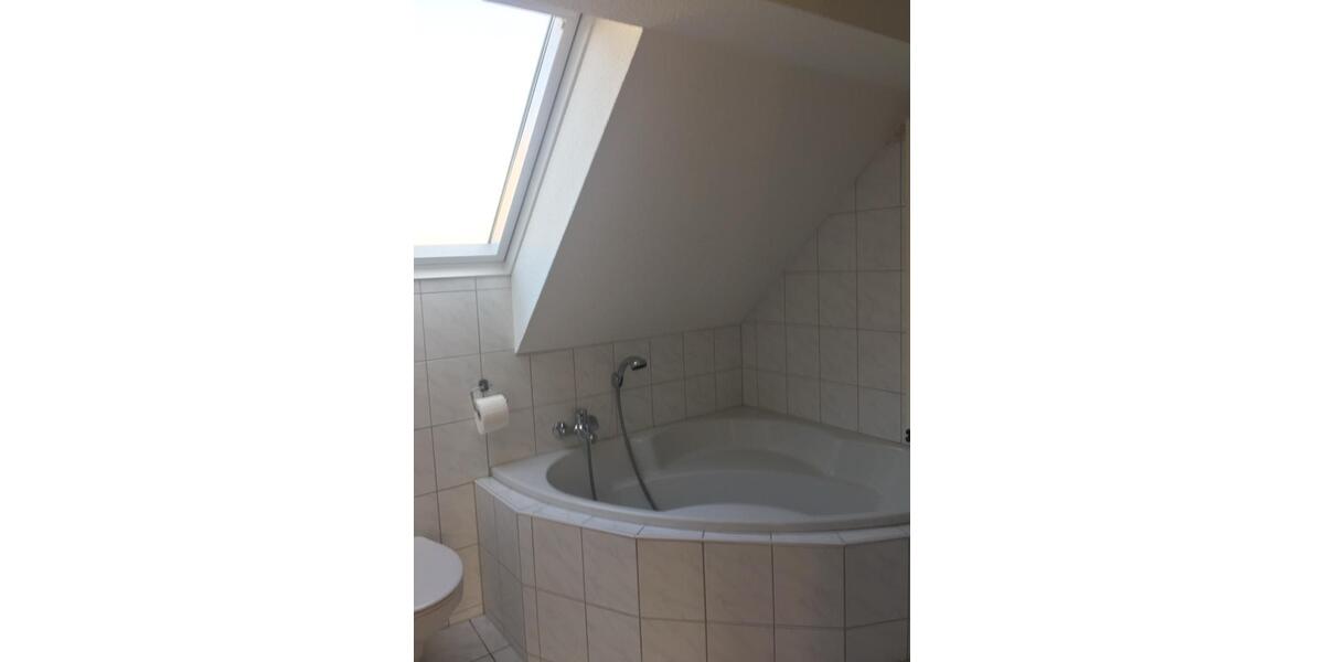 Dachgeschoßwohnung Wermelskirchen - 2.5 Zimmer, 95 m&sup2;, 690&euro; | Angebot:27553729