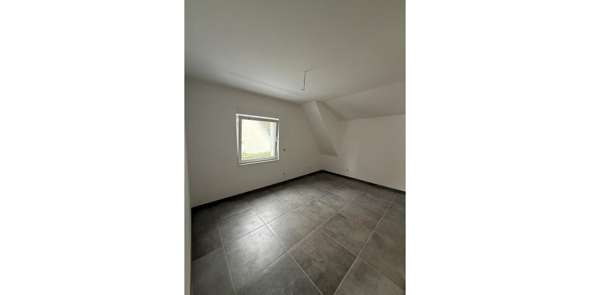 Dachgeschoßwohnung Engelskirchen - 4 Zimmer, 85 m&sup2;, 900&euro; | Angebot:27547849