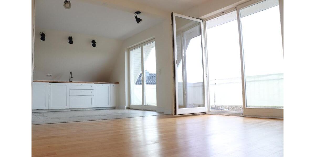 Dachgeschoßwohnung Overath - 2.5 Zimmer, 74 m&sup2;, 860&euro; | Angebot:27605581