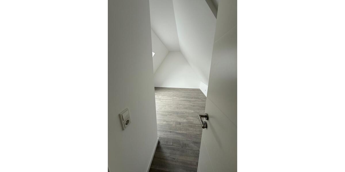 Dachgeschoßwohnung Engelskirchen - 4 Zimmer, 85 m&sup2;, 900&euro; | Angebot:27547849